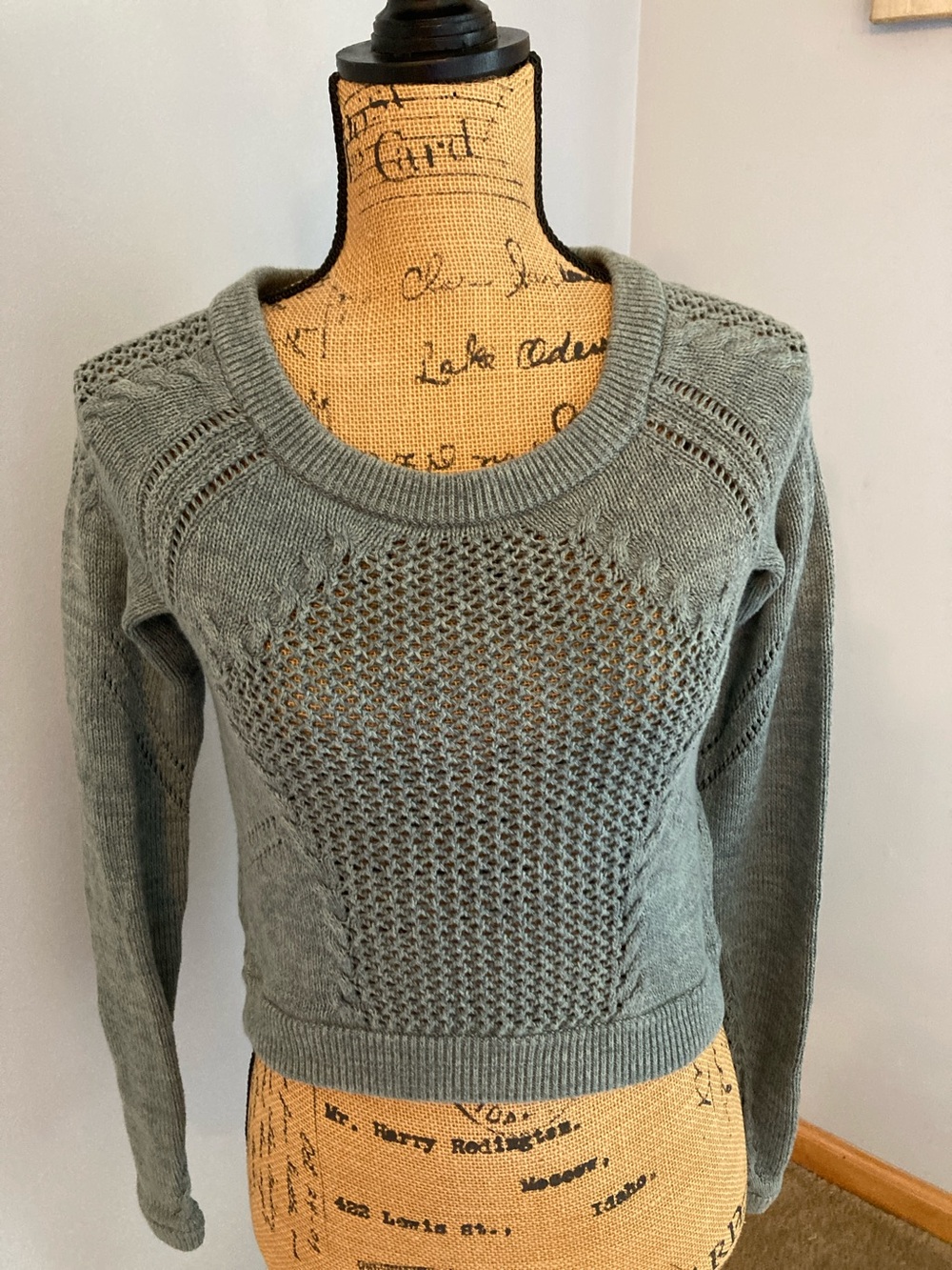 Lululemon Be Present Pullover Cropped Knit Sweater in a green-gray
